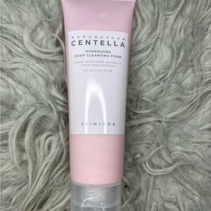 SKIN1004 Madagascar Centella Poreminizing Deep Cleansing Foam - Pale Pink